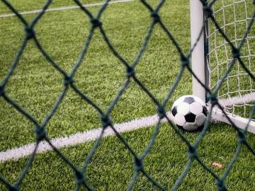 英超布莱顿战曼联，战术对决火花四溅（配图示意）